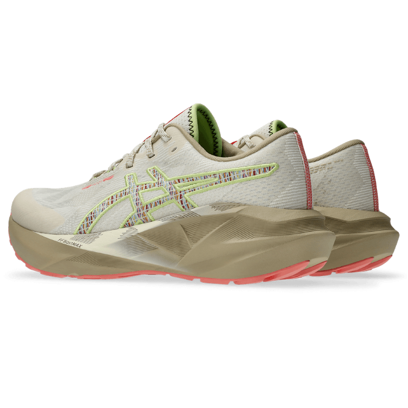 Tenis-asics-para-mujer-Novablast-5-Tr-para-correr-color-amarillo.-Detalle-1