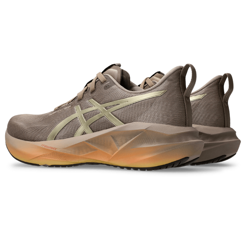 Tenis-asics-para-mujer-Novablast-5-Luxe-para-correr-color-gris.-Detalle-1
