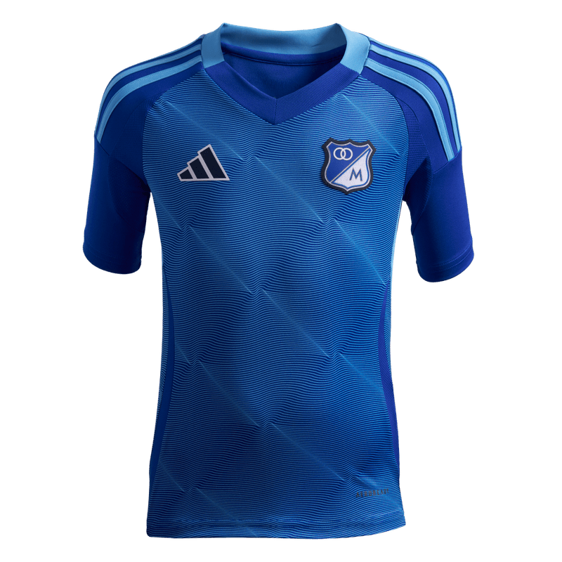 Camiseta-De-Equipo-adidas-para-niño-Mil-H-Jsy-Y-para-futbol-color-azul.-Frontal-Sobre-Modelo