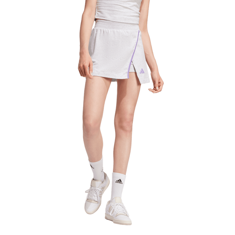 Pantaloneta-adidas-para-mujer-W-Cb-Skort-para-moda-color-gris.-Lateral-Derecho-Sin-Modelo