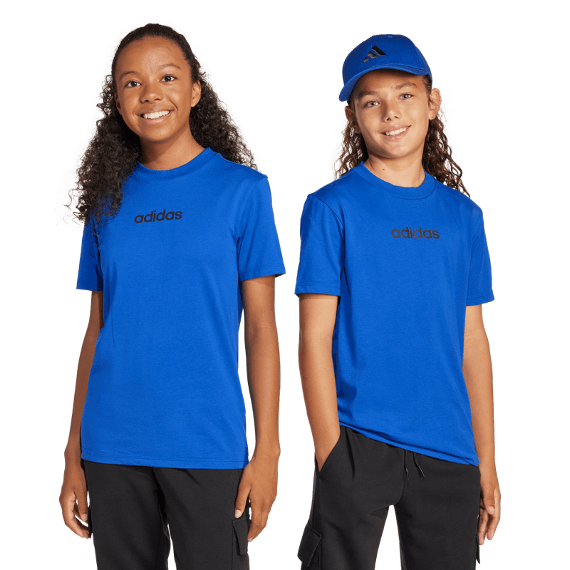 Camiseta-Manga-Corta-adidas-para-niño-J-Lin-Tee-160-para-moda-color-azul.-Frente-Sobre-Modelo