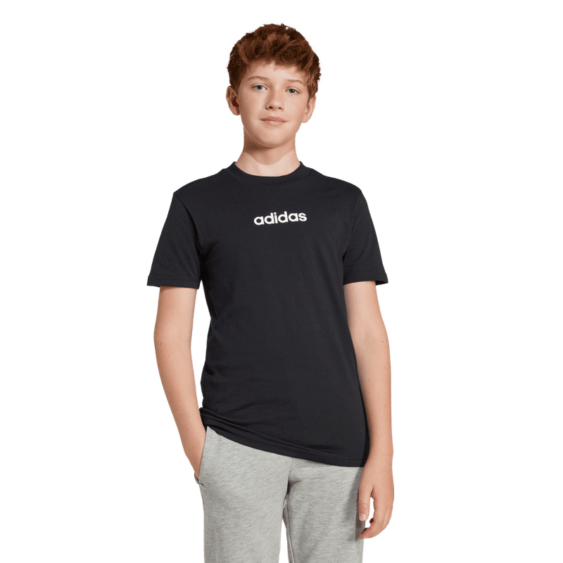 Camiseta-Manga-Corta-adidas-para-niño-J-Lin-Tee-160-para-moda-color-negro.-Frente-Sobre-Modelo