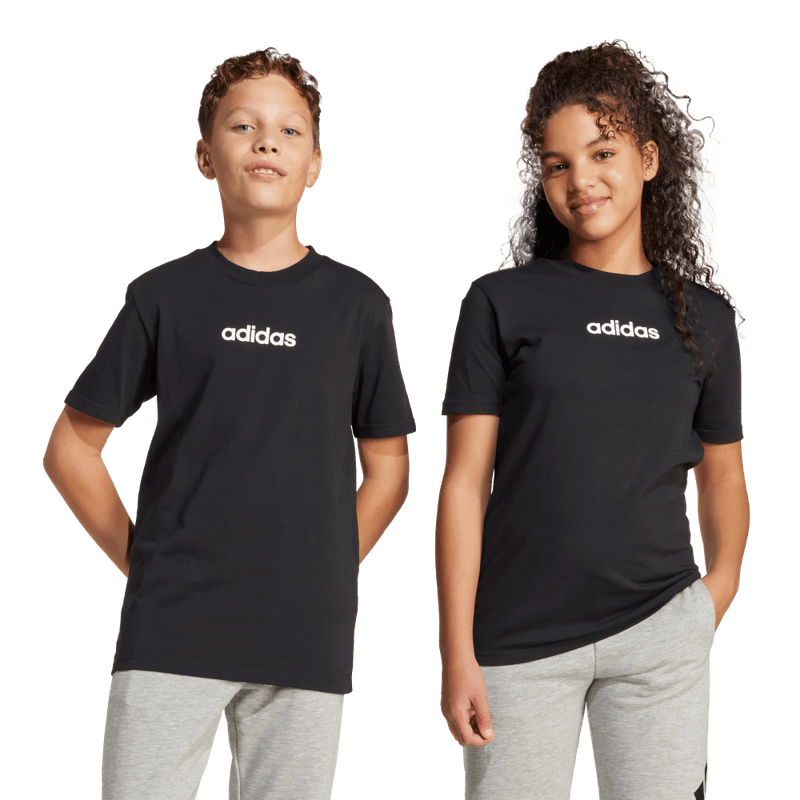 Camiseta-Manga-Corta-adidas-para-niño-J-Lin-Tee-160-para-moda-color-negro.-Frente-Sobre-Modelo