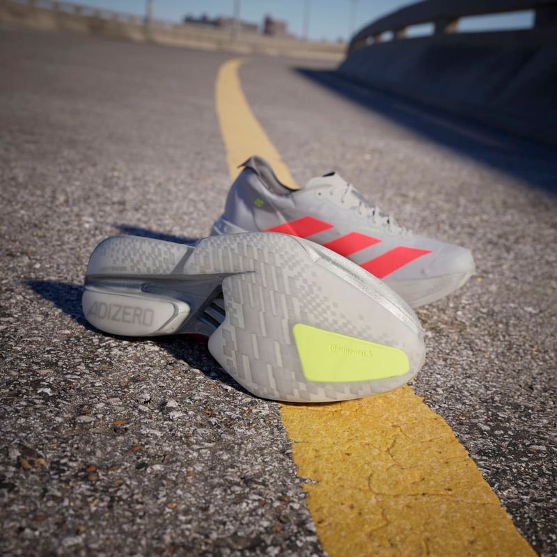Tenis-adidas-para-hombre-Adizero-Adios-Pro-4-para-correr-color-gris.-Mktg-Vista-3
