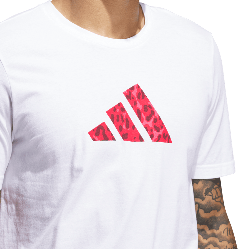 Camiseta-Manga-Corta-adidas-para-hombre-M-T-Fi-Tee-para-moda-color-blanco.-Detalle-Reflectivo-Modelo
