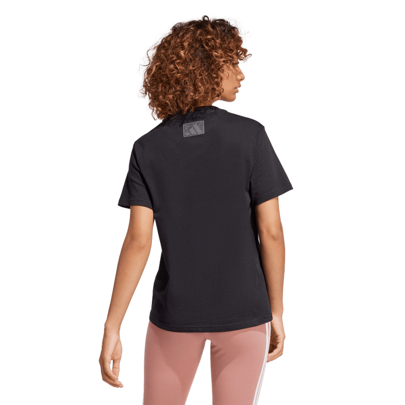 Camiseta-Manga-Corta-adidas-para-mujer-W-C-Camo-Tee-para-moda-color-negro.-Frente-Sin-Modelo