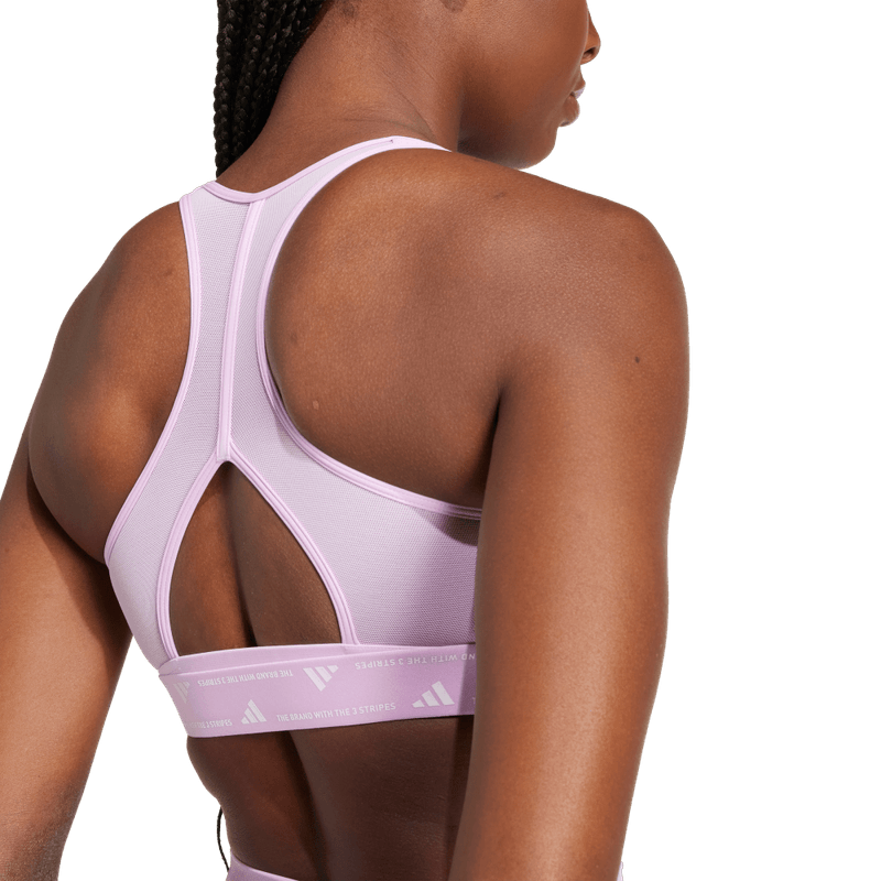 Top-adidas-para-mujer-Pwrct-Bra-Light-Support-para-entrenamiento-color-morado.-Lateral-Sobre-Modelo