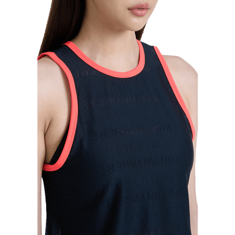 Camiseta-Manga-Sisa-under-armour-para-mujer-Run-Anywhere-Tank-para-correr-color-negro.-Material