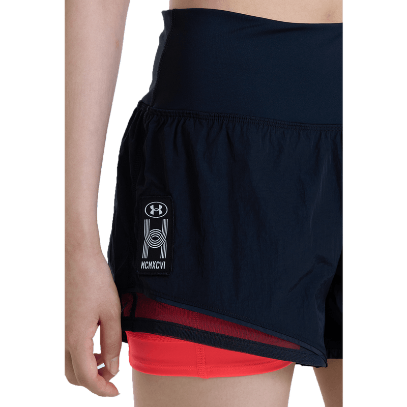 Pantaloneta-under-armour-para-mujer-Run-Anywhere-Short-para-correr-color-negro.-Reflectores
