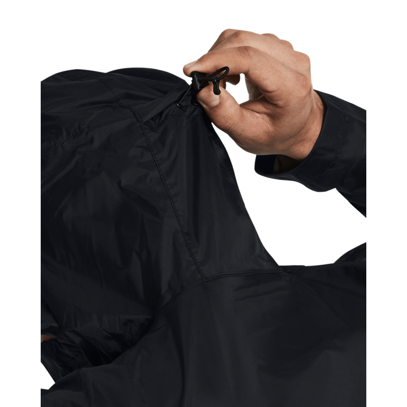 Chaqueta-under-armour-para-hombre-Cloudstrike-Jacket-para-outdoor-color-negro.-Detalle-Sobre-Modelo-1