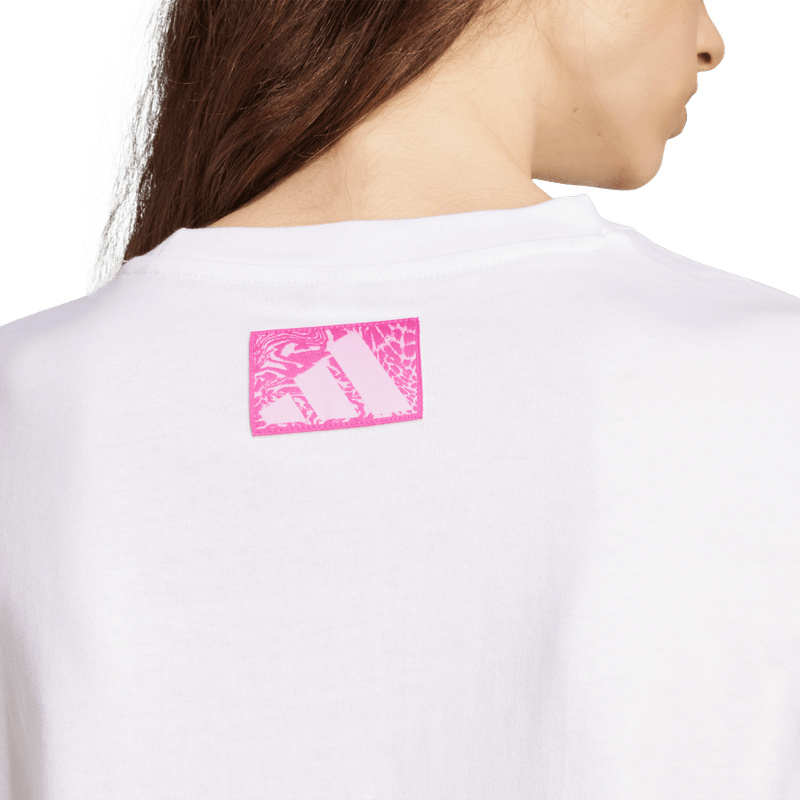 Camiseta-Manga-Corta-adidas-para-mujer-W-C-Camo-Tee-para-moda-color-blanco.-Detalle-Posterior
