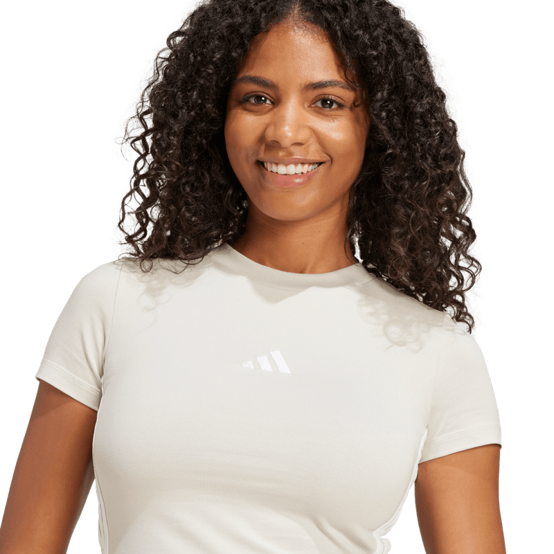 Camiseta-Manga-Corta-adidas-para-mujer-W-3S-Sj-Baby-T-para-moda-color-gris.-Detalle-Reflectivo-Modelo