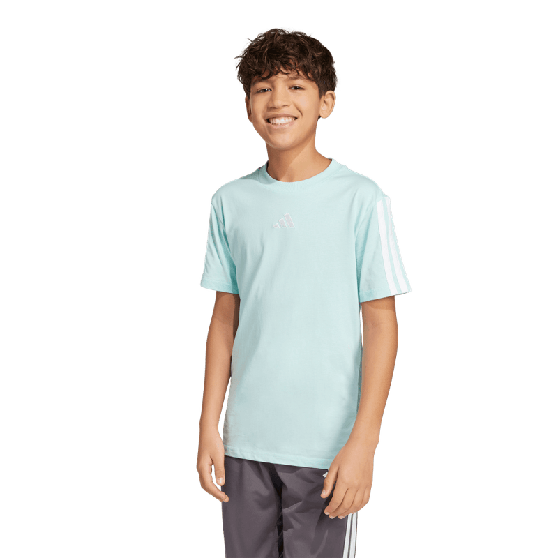Camiseta-Manga-Corta-adidas-para-niño-J-3S-Tee-160-para-moda-color-azul.-Frente-Sobre-Modelo