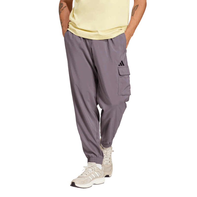 Pantalon-adidas-para-hombre-M-Sl-Cargo-Pt-para-moda-color-gris.-Frente-Sobre-Modelo