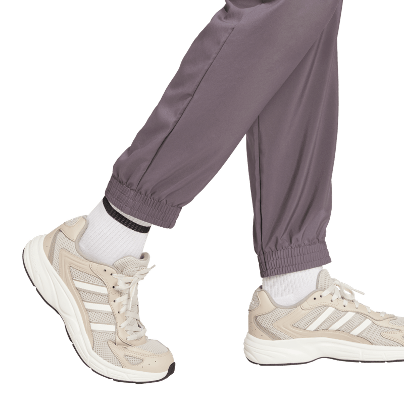 Pantalon-adidas-para-hombre-M-Sl-Cargo-Pt-para-moda-color-gris.-Detalle-Reflectivo-Modelo