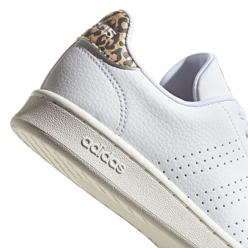 Tenis-adidas-para-mujer-Advantage-para-moda-color-blanco.-Detalle-2