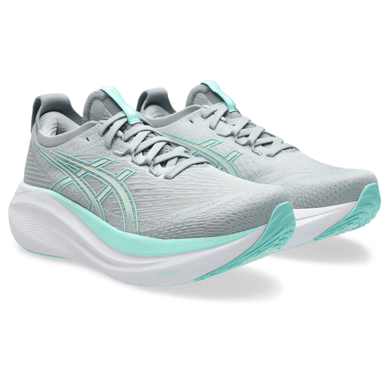 Tenis-asics-para-mujer-Gel-Nimbus-27-para-correr-color-gris.-Par-Alineados