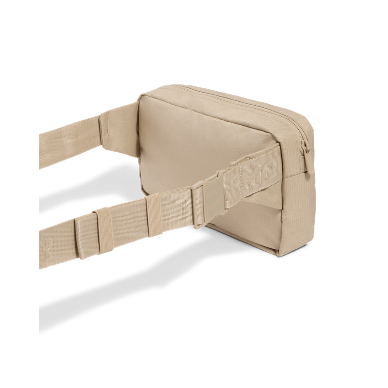 Canguro-under-armour-unisex-Essntl-Lite-Wb-Xbody-para-moda-color-cafe.-Reverso-Sin-Modelo