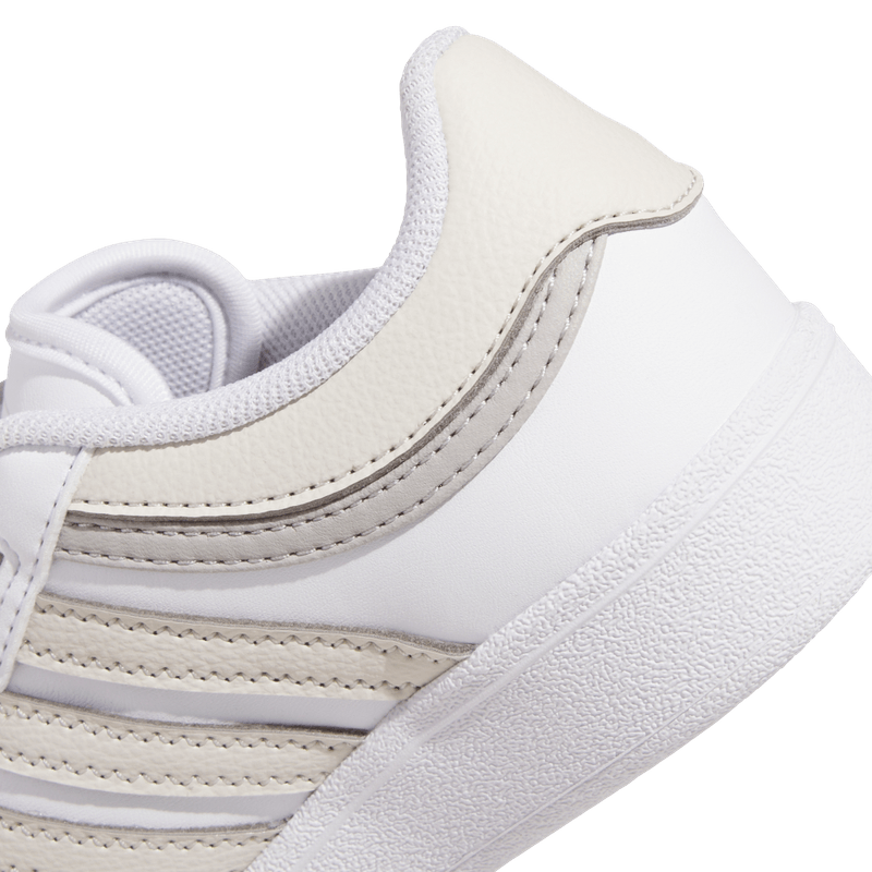 Tenis-adidas-para-niño-Hoops-4.0-Cf-C-para-moda-color-blanco.-Detalle-2