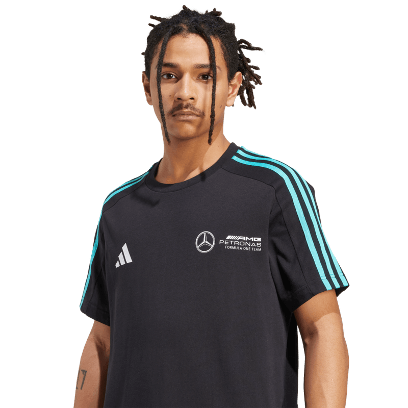Camiseta-Manga-Corta-adidas-para-hombre-Mer-Dna-Tee-M-para-moda-color-negro.-Detalle-Reflectivo-Modelo