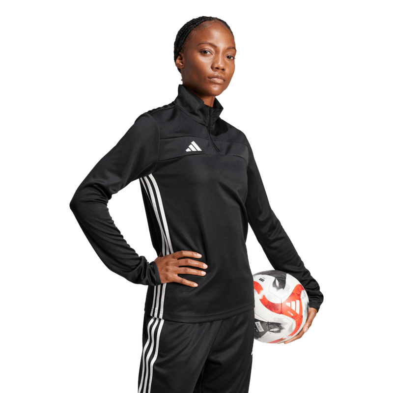 Buzo-adidas-para-mujer-Tiro-Es-Top-W-para-futbol-color-negro.-Reverso-Sin-Modelo