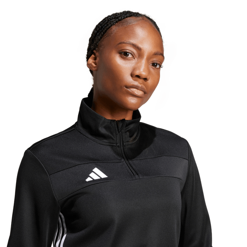 Buzo-adidas-para-mujer-Tiro-Es-Top-W-para-futbol-color-negro.-Detalle-Reflectivo-Modelo