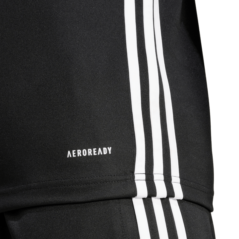 Buzo-adidas-para-mujer-Tiro-Es-Top-W-para-futbol-color-negro.-Lateral-Sobre-Modelo