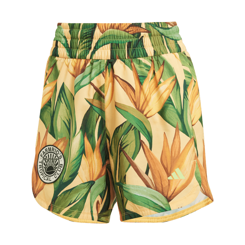 Pantaloneta-adidas-para-mujer-Farm-Shorts-para-entrenamiento-color-multicolor.-Frontal-Sobre-Modelo