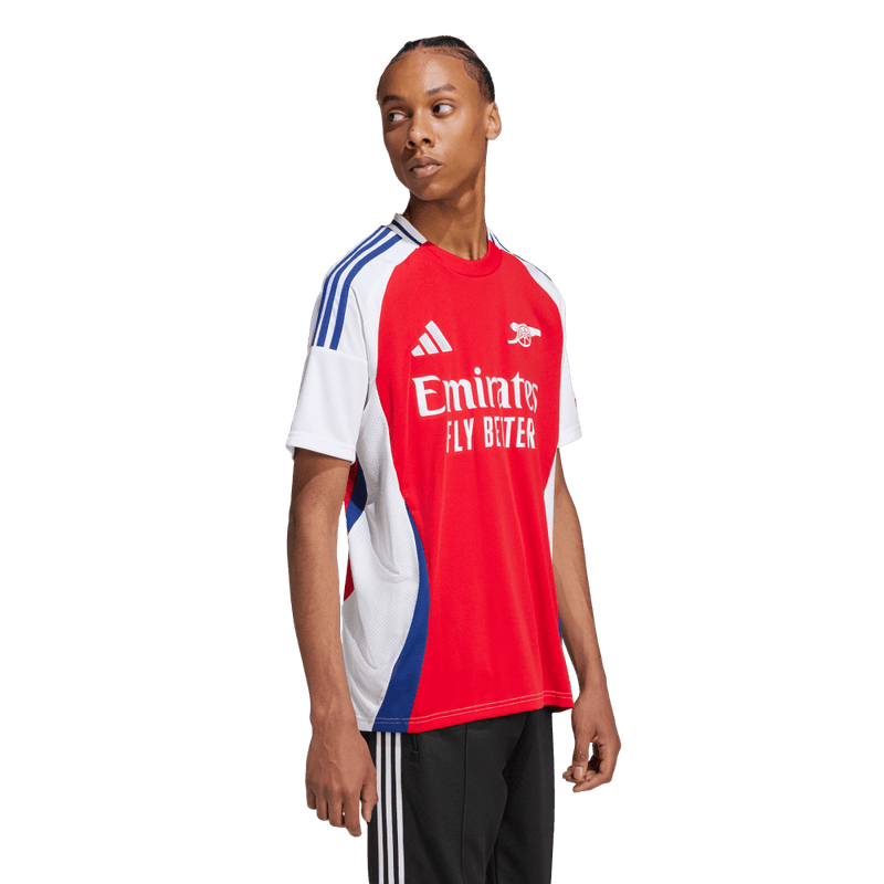 Camiseta-Manga-Corta-adidas-para-hombre-Afc-H-Jsy-para-futbol-color-rojo.-Modelo-En-Movimiento
