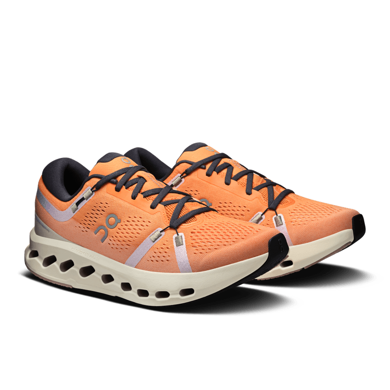 Tenis-on-para-hombre-Cloudsurfer-2-para-correr-color-naranja.-Par-Alineados-