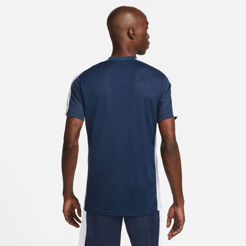 Camiseta-Manga-Corta-nike-para-hombre-M-Nk-Df-Acd23-Top-Ss-Br-para-futbol-color-azul.-Reverso-Sobre-Modelo