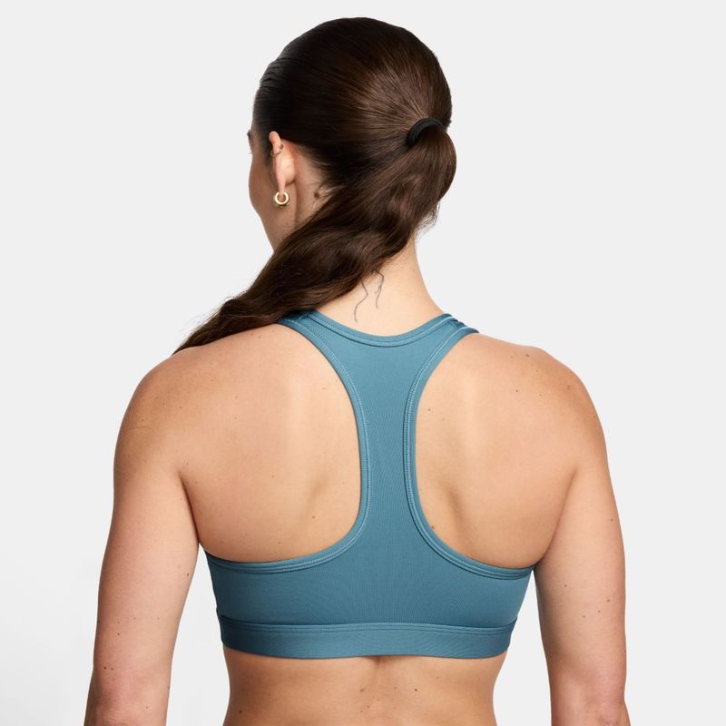 Top-nike-para-mujer-W-Nk-Swsh-Med-Spt-Bra-para-entrenamiento-color-gris.-Reverso-Sobre-Modelo
