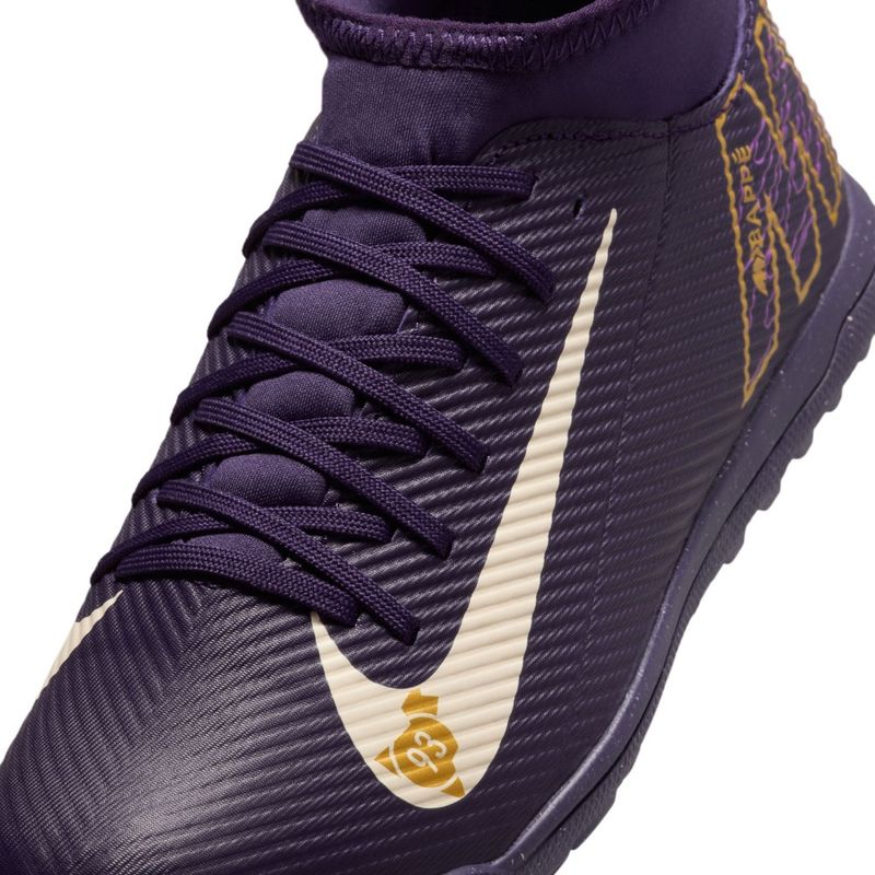 Guayos-nike-para-niño-Jr-Superfly-10-Club-Km-Tf-para-futbol-color-morado.-Detalle-1