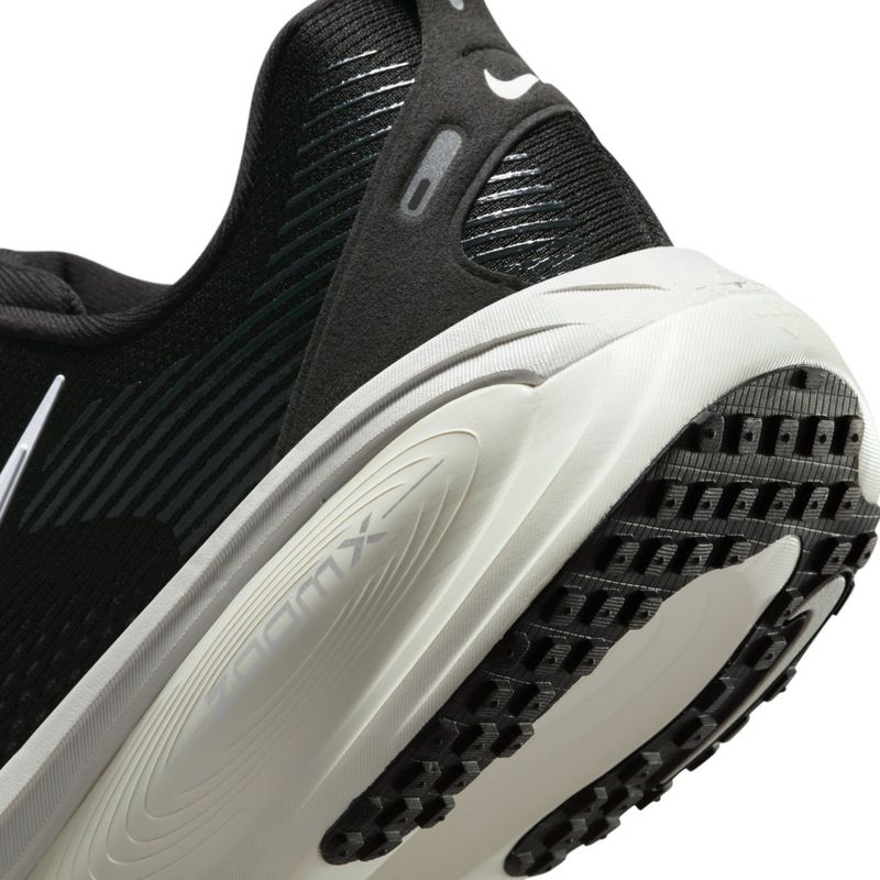 Tenis-nike-para-hombre-Nike-Vomero-18-para-correr-color-negro.-Talon