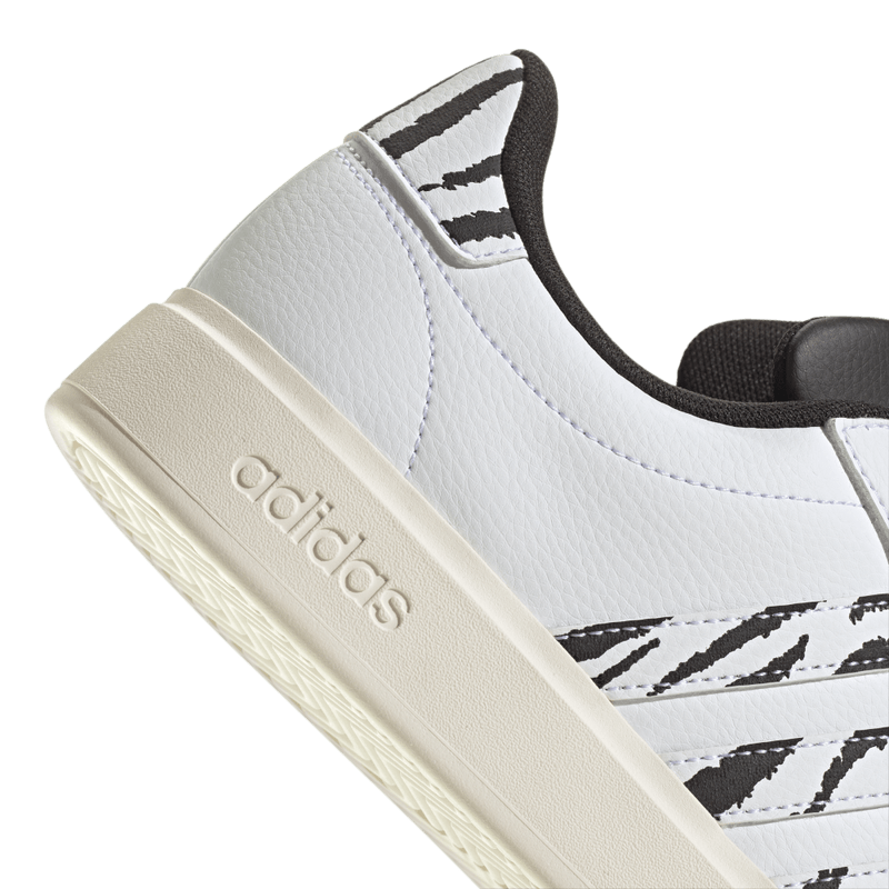 Tenis-adidas-para-mujer-Grand-Court-2.0-para-moda-color-blanco.-Detalle-2