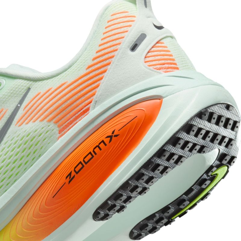 Tenis-nike-para-hombre-Nike-Vomero-18-para-correr-color-verde.-Talon