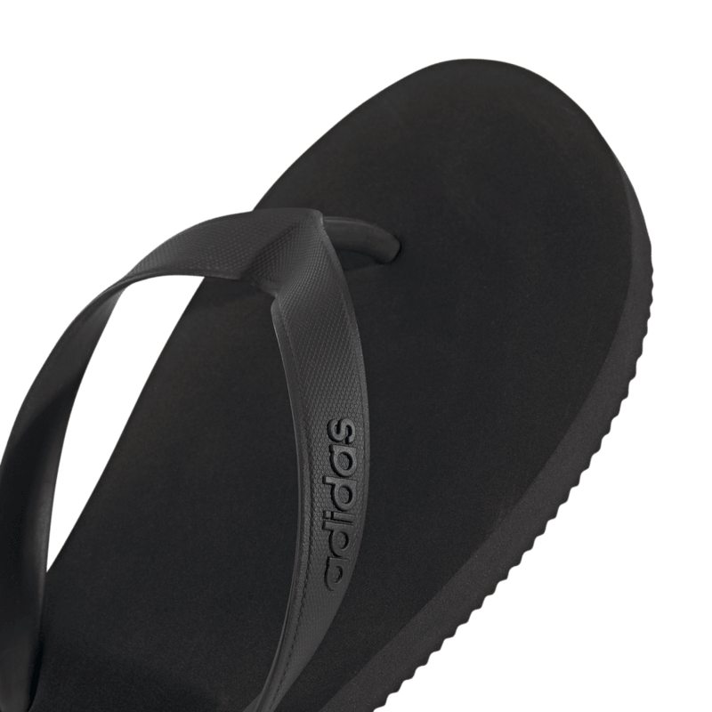 Sandalias-adidas-unisex-Keitaki-Alpha-para-natacion-color-negro.-Lateral-Y-Suela