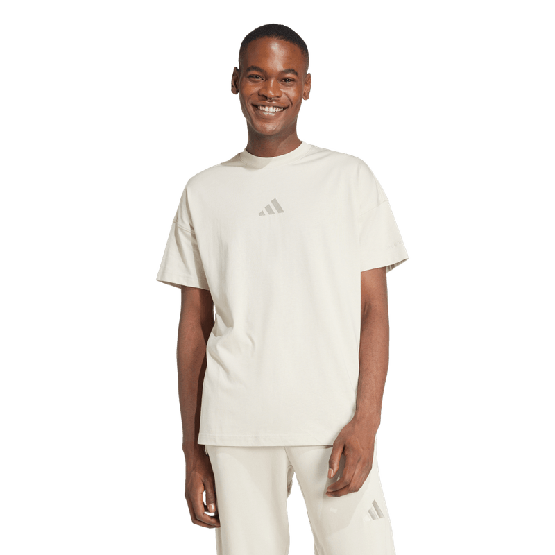 Camiseta-Manga-Corta-adidas-para-hombre-M-A-Szn-T-para-moda-color-morado.-Frente-Sobre-Modelo