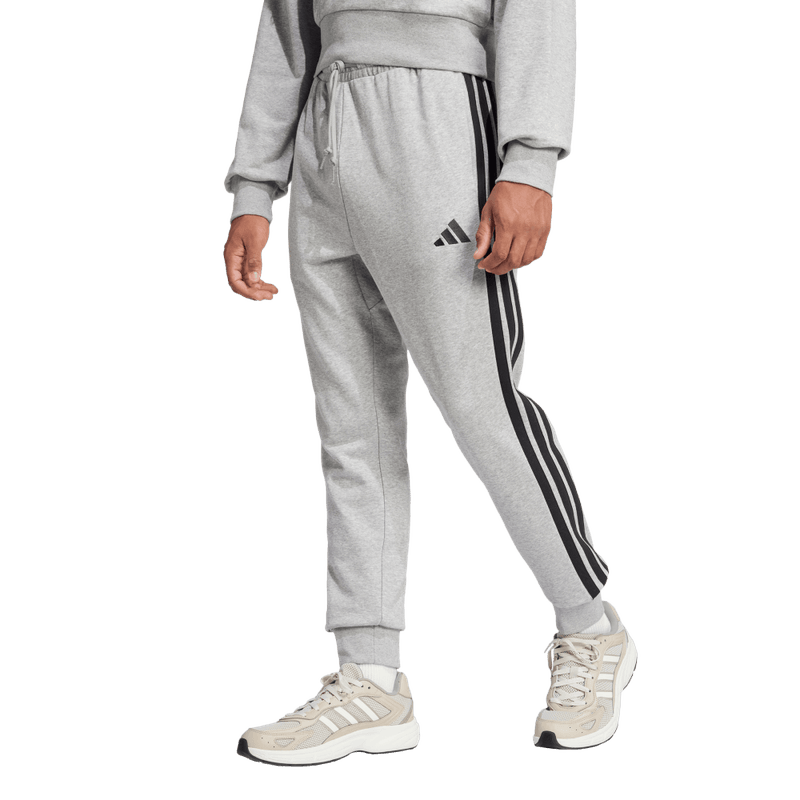 Pantalon-adidas-para-hombre-M-3S-Ft-Tc-Pt-para-moda-color-gris.-Frente-Sobre-Modelo