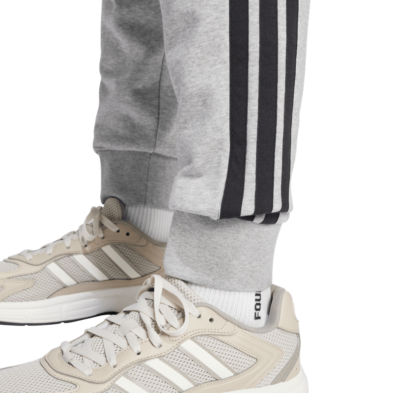 Pantalon-adidas-para-hombre-M-3S-Ft-Tc-Pt-para-moda-color-gris.-Detalle-Reflectivo-Modelo