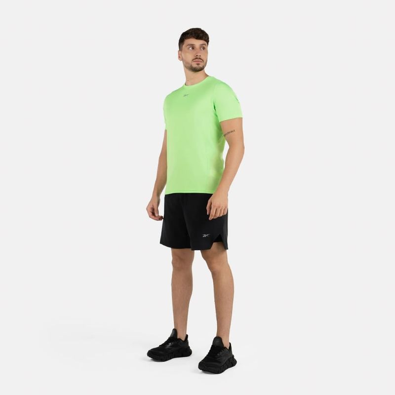 Camiseta-Manga-Corta-reebok-para-hombre-Running-Ss-Speedwick-Tee-para-correr-color-verde.-Reverso-Sobre-Modelo