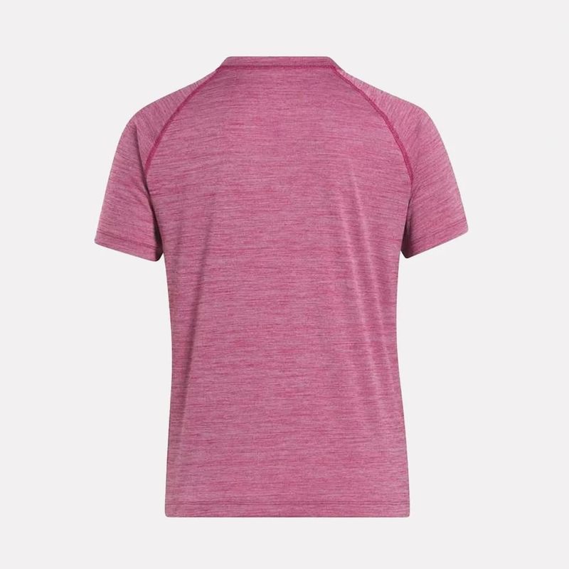 Camiseta-Manga-Corta-reebok-para-mujer-Id-Train-Tee-para-entrenamiento-color-rojo.-Reverso-Sobre-Modelo