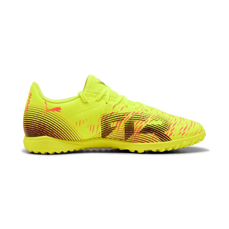 Guayos-puma-para-hombre-Future-8-Play-Tt-para-futbol-color-amarillo.-Lateral-Externa-Derecha