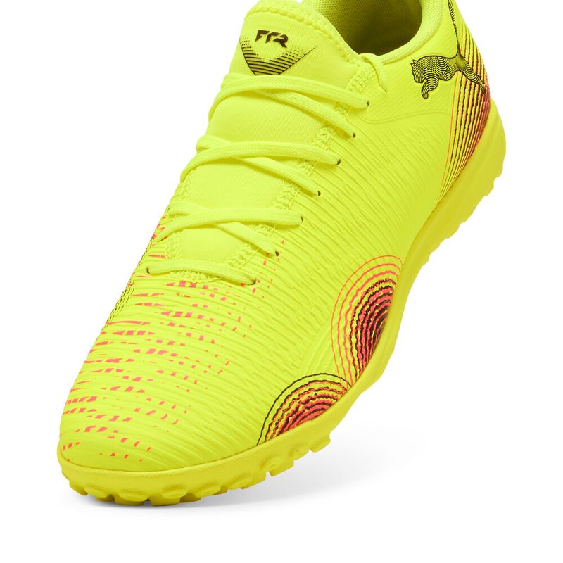 Guayos-puma-para-hombre-Future-8-Play-Tt-para-futbol-color-amarillo.-Capellada