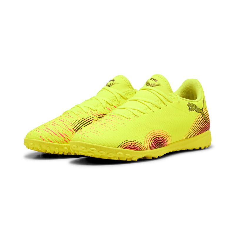 Guayos-puma-para-hombre-Future-8-Play-Tt-para-futbol-color-amarillo.-Par-Alineados