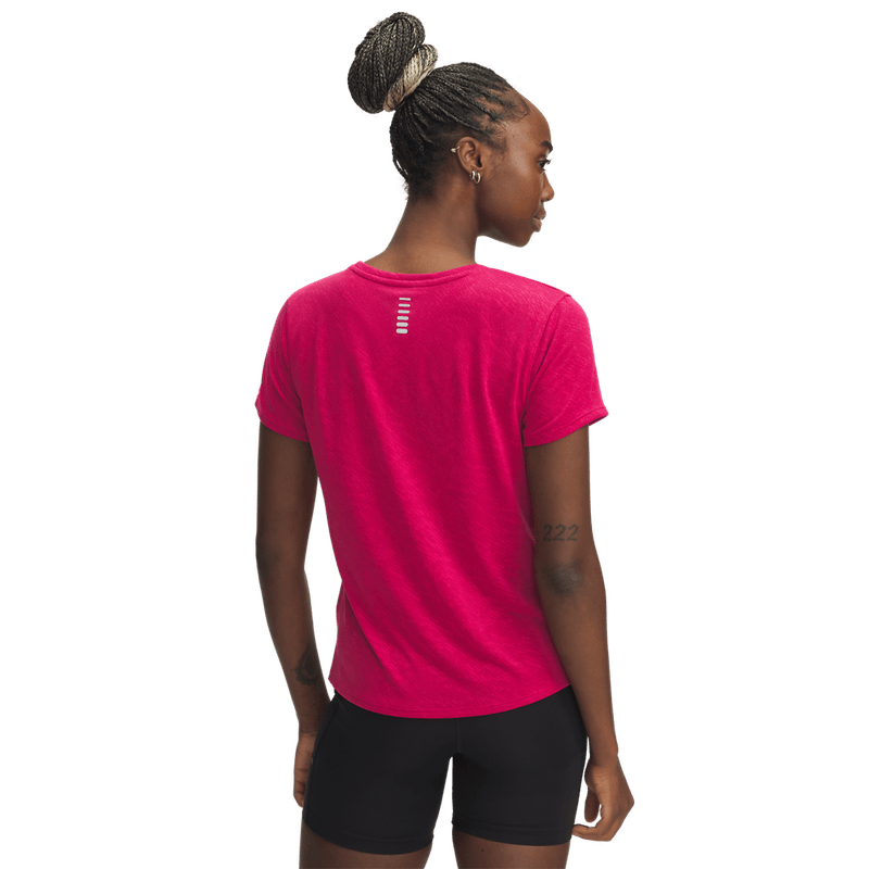 Camiseta-Manga-Corta-under-armour-para-mujer-Ua-Launch-Camo-Shortsleeve-para-correr-color-rosado.-Reverso-Sin-Modelo