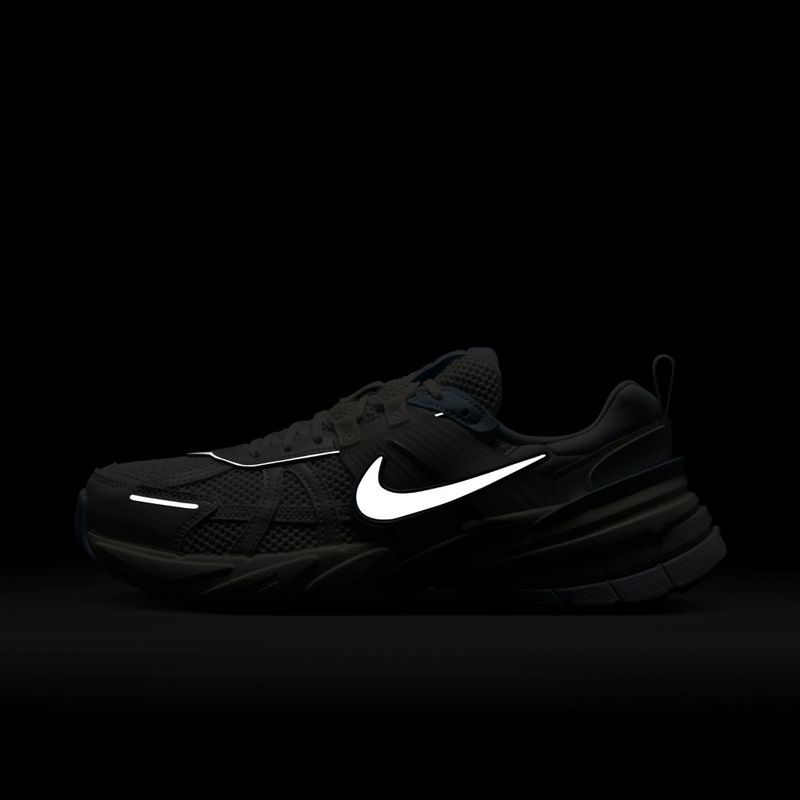 Tenis-nike-para-mujer-W-Nike-V2K-Run-para-moda-color-negro.-Reflectores-Laterales