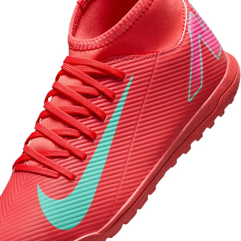 Guayos-nike-para-niño-Jr-Superfly-10-Club-Tf-para-futbol-color-naranja.-Detalle-1