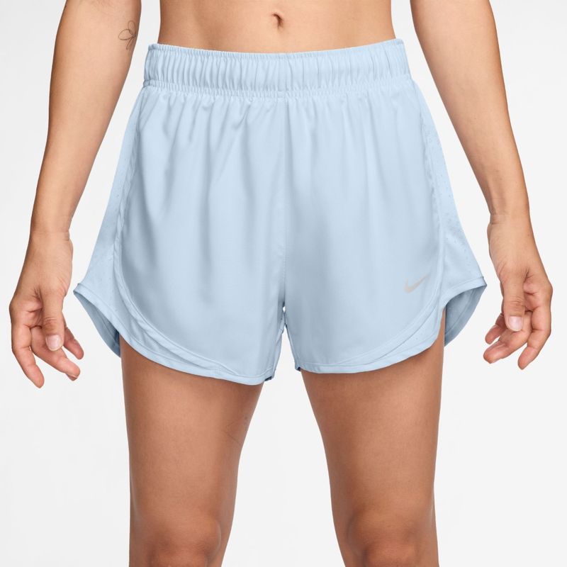 Pantaloneta-nike-para-mujer-W-Nk-Tempo-Nvlt-Df-Mr-3-Short-para-correr-color-azul.-Frente-Sobre-Modelo