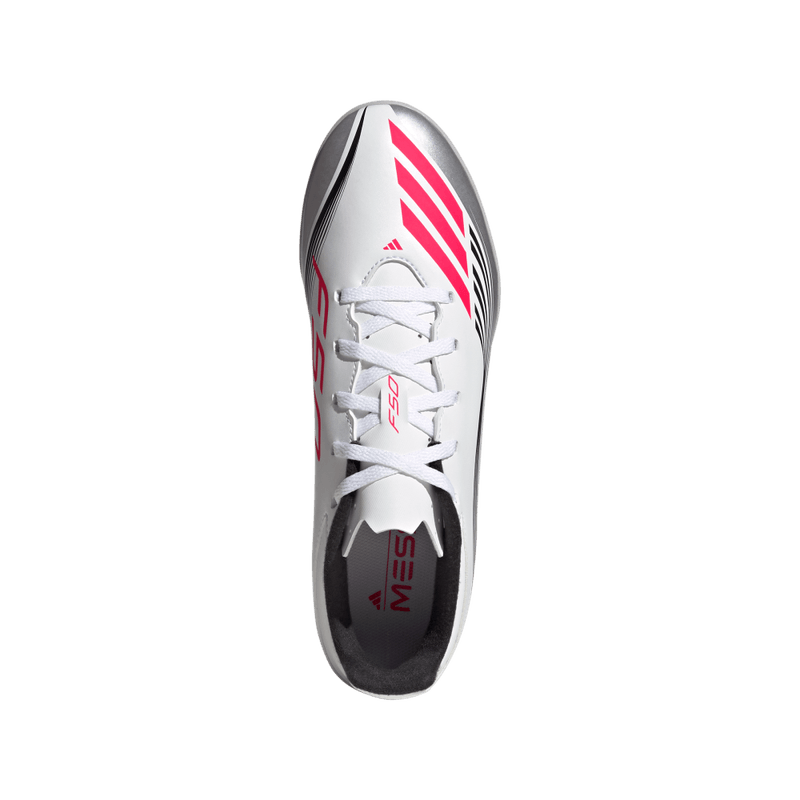 Guayos-adidas-unisex-F50-Messi-Club-Tf-para-futbol-color-blanco.-Vista-Lateral-Pares
